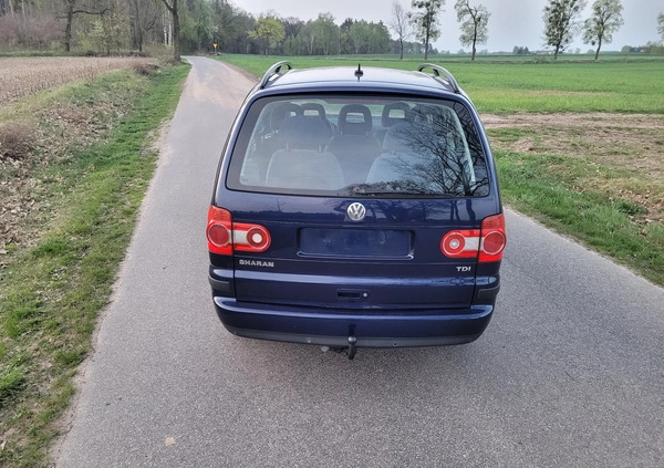 Volkswagen Sharan cena 17999 przebieg: 197000, rok produkcji 2007 z Chełmno małe 781